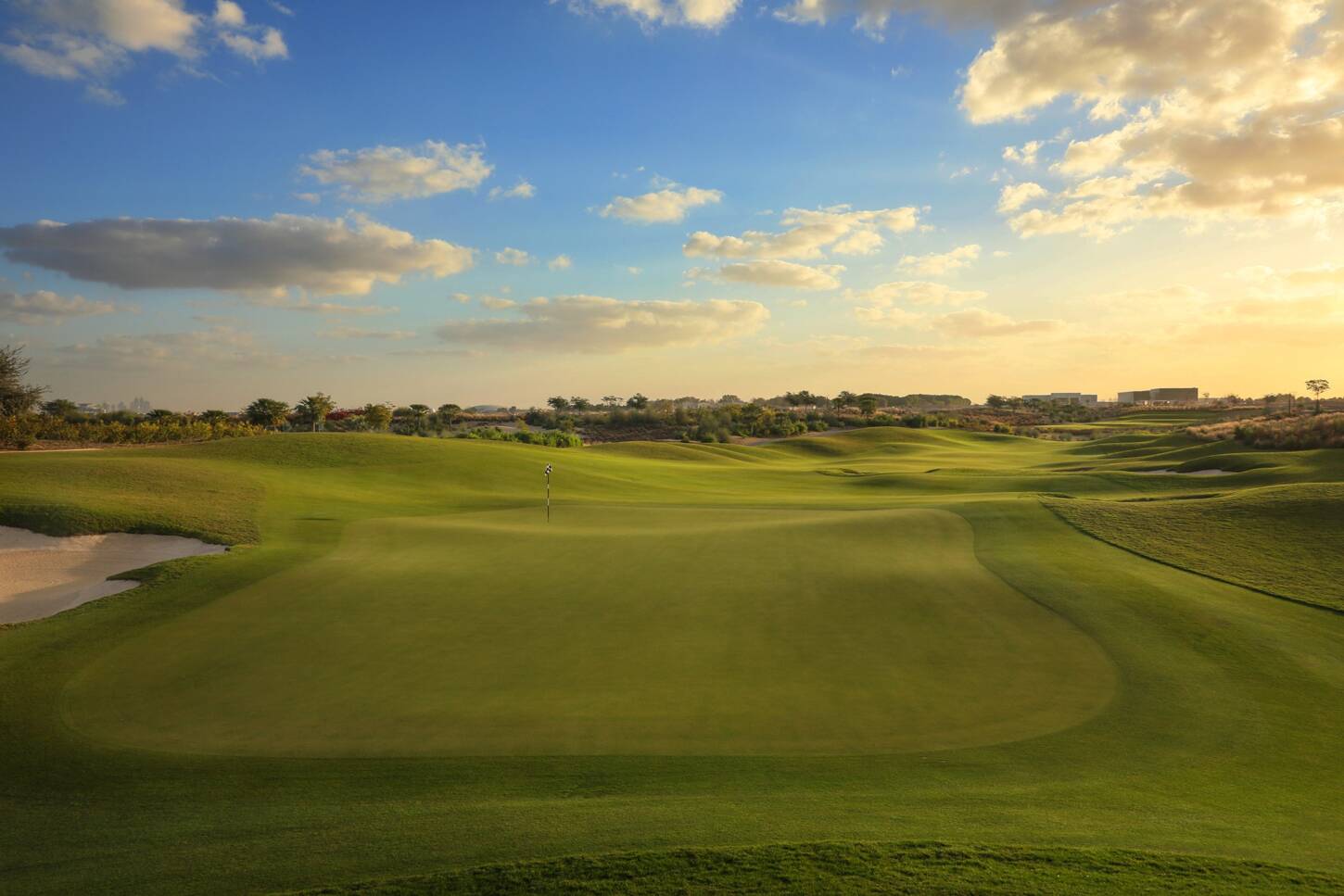 Golfplatz und der Himmel