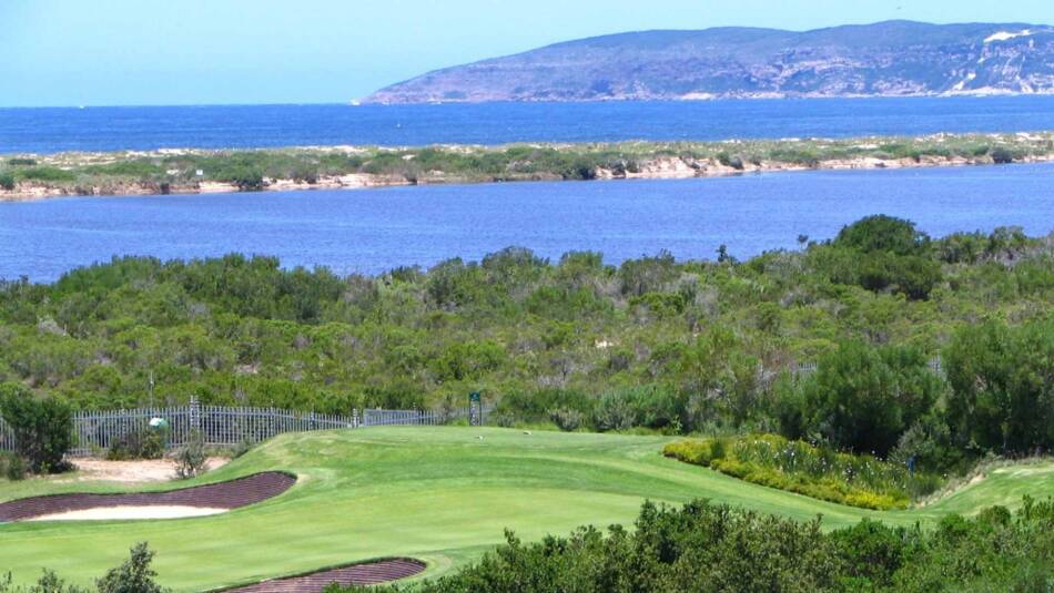 Golfplatz und Meerblick