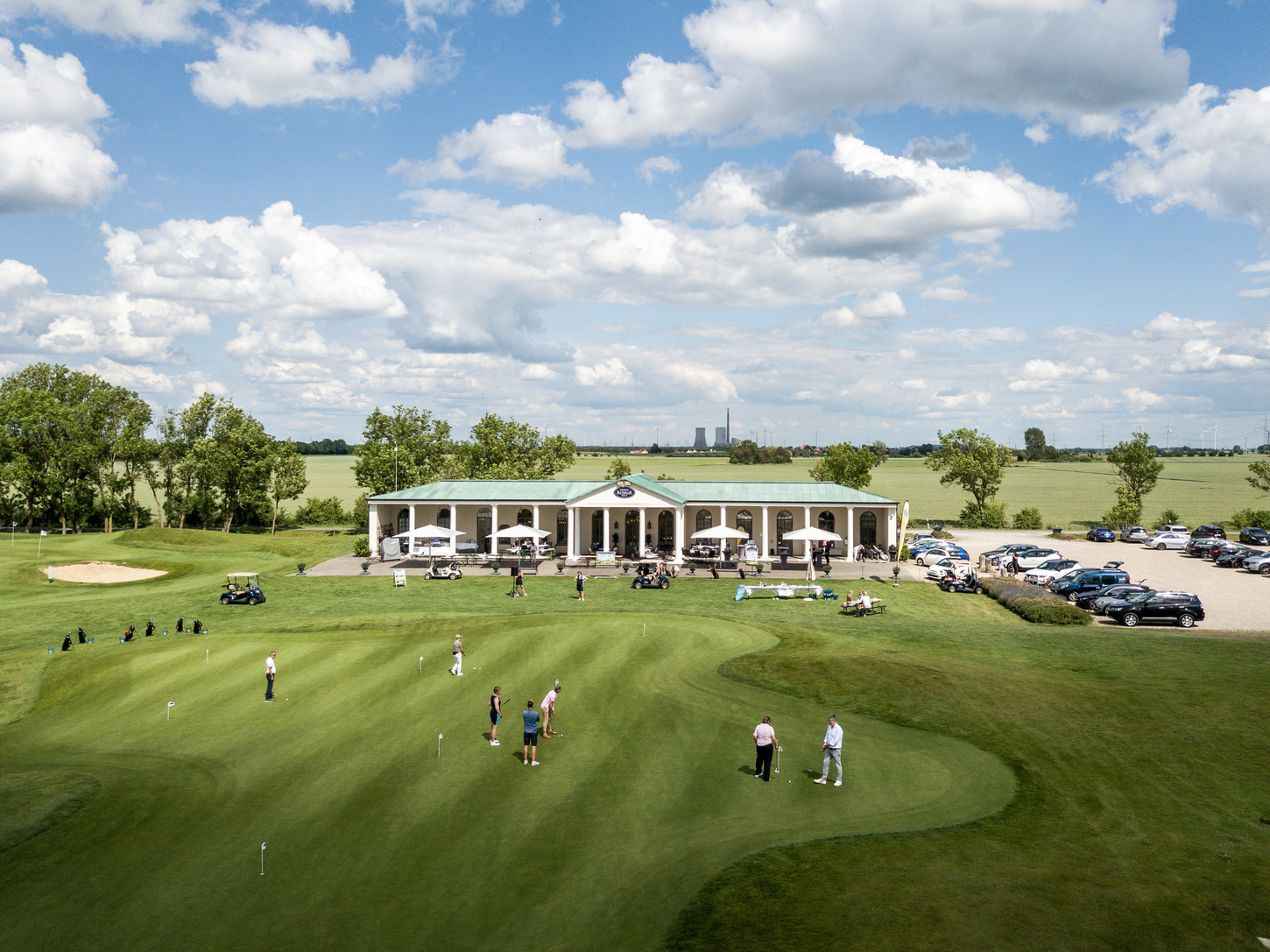 Golfplatz und Clubhouse