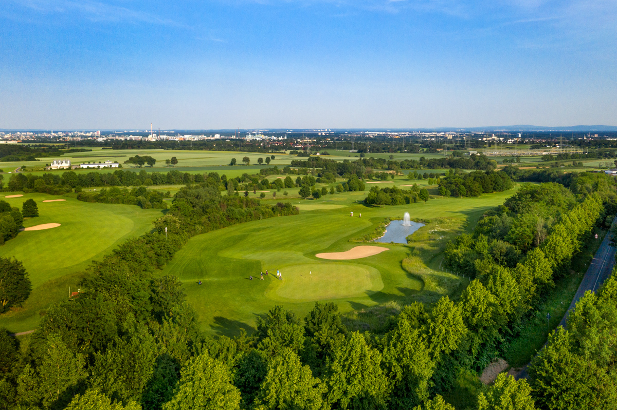 Golfplatz Golf Club Hof Hausen vor der Sonne 9530